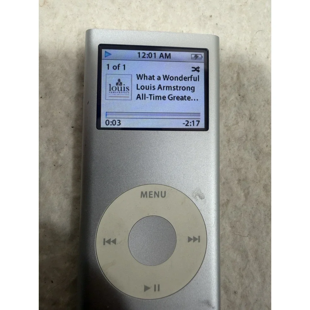 Apple iPod Nano 4th Generation 2GB Silver MP3 Player A1285 Tested Working